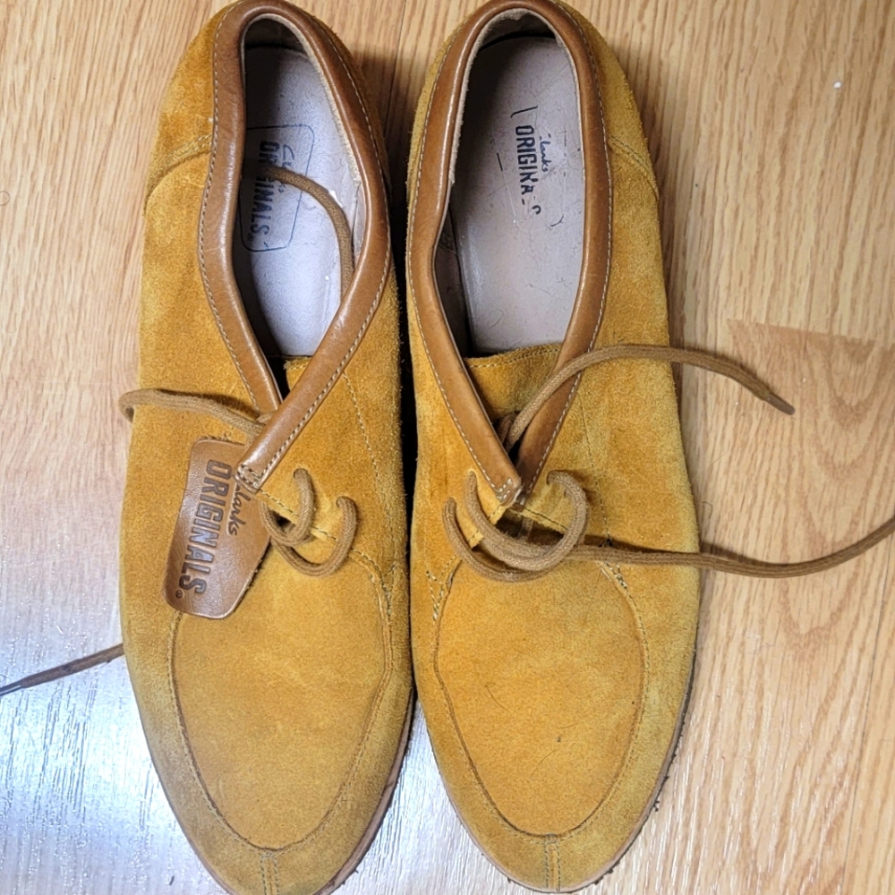Clarks Mustard Yellow Suede Oxfords Sz 9.5
